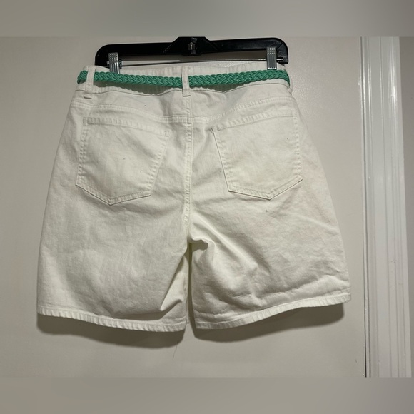 NWT Riders Womens Sz: 12M Mid Rise White Chino Shorts w/ Mint Green Belt. - Picture 2 of 11